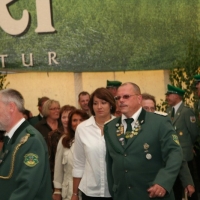 050_20100611_1436020585